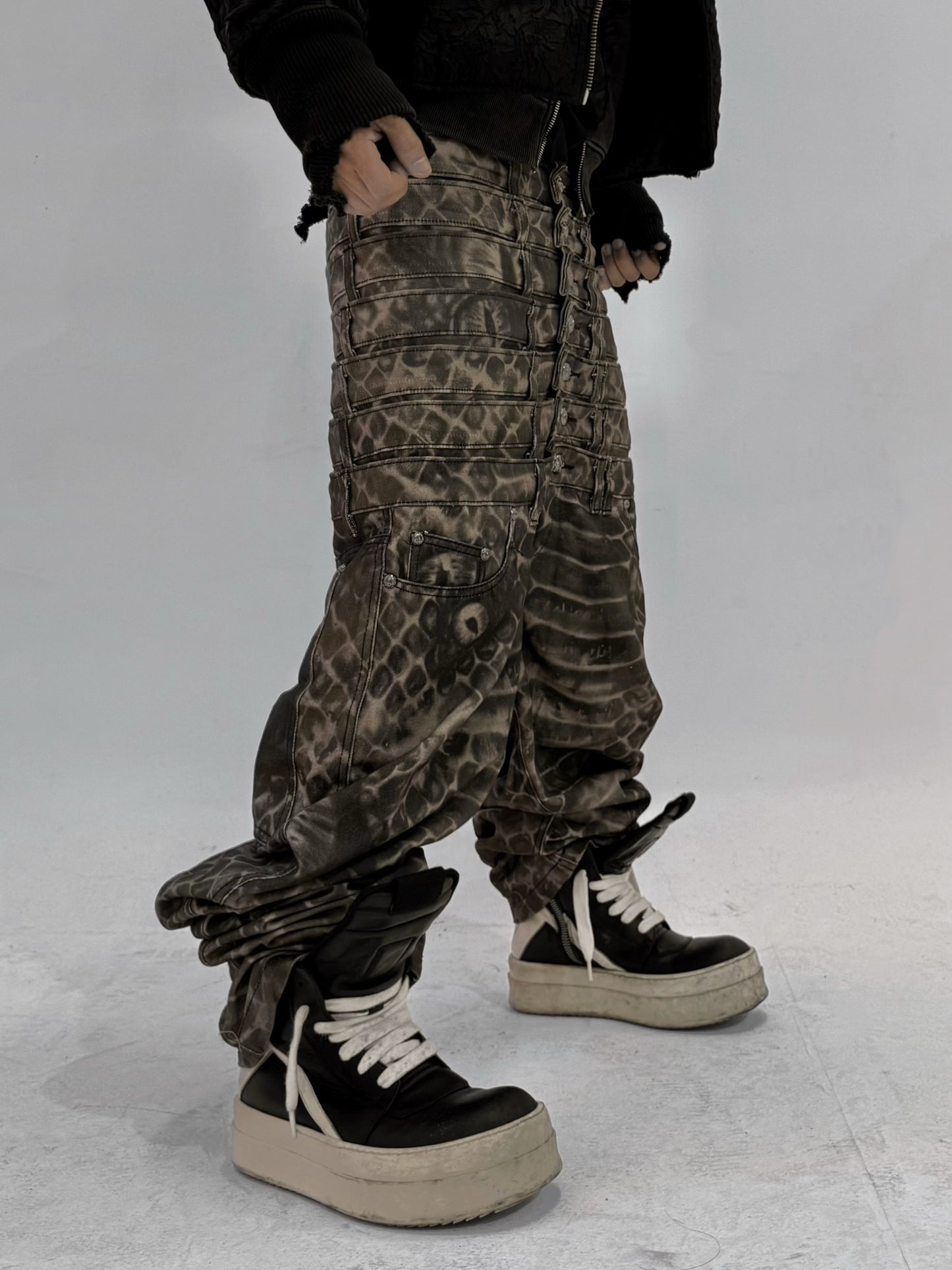 8 BACKS J-CUT PANTS (SNAKE EYES) (Pre-order 5 Weeks)