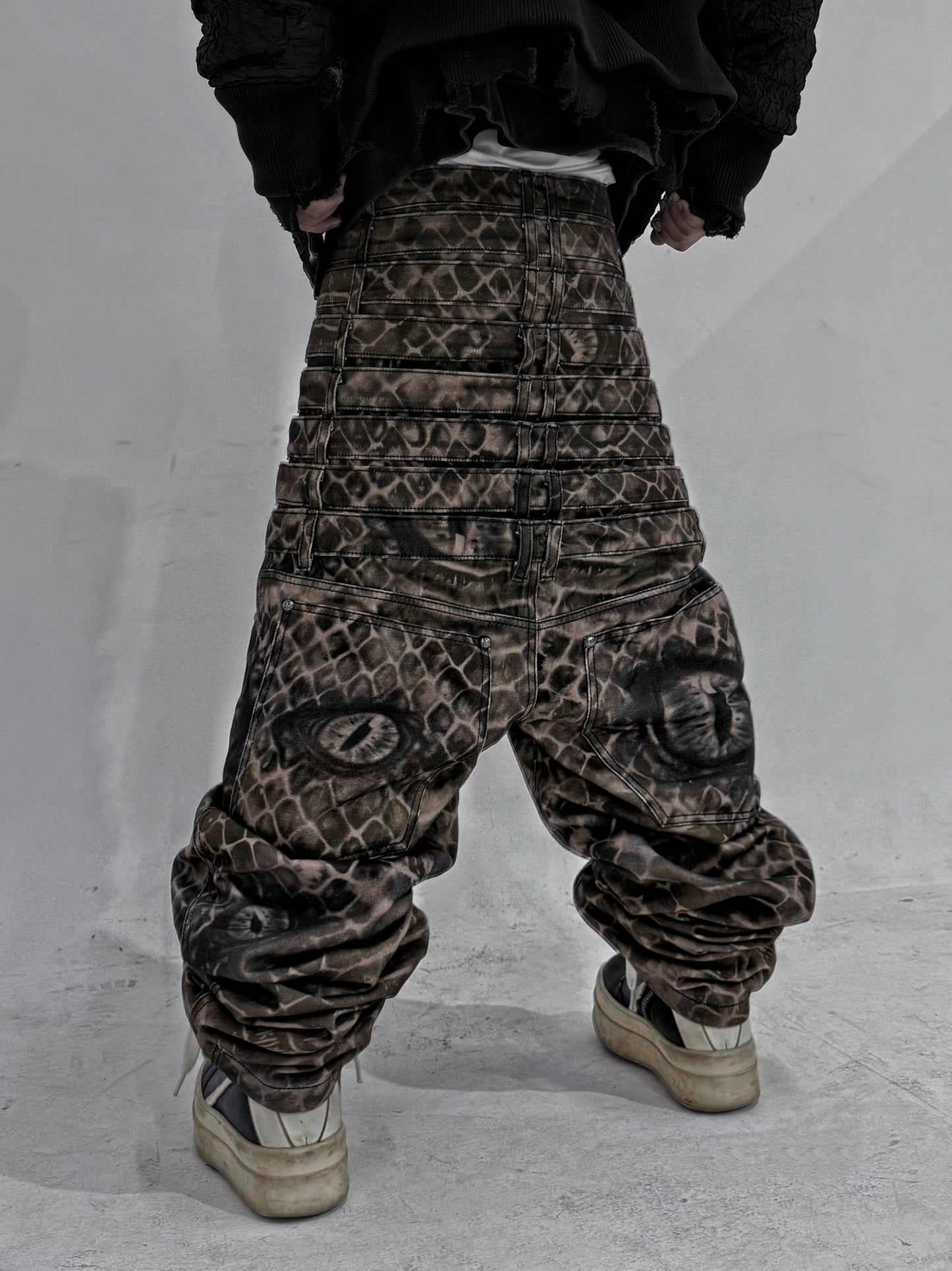 8 BACKS J-CUT PANTS (SNAKE EYES) (Pre-order 5 Weeks)